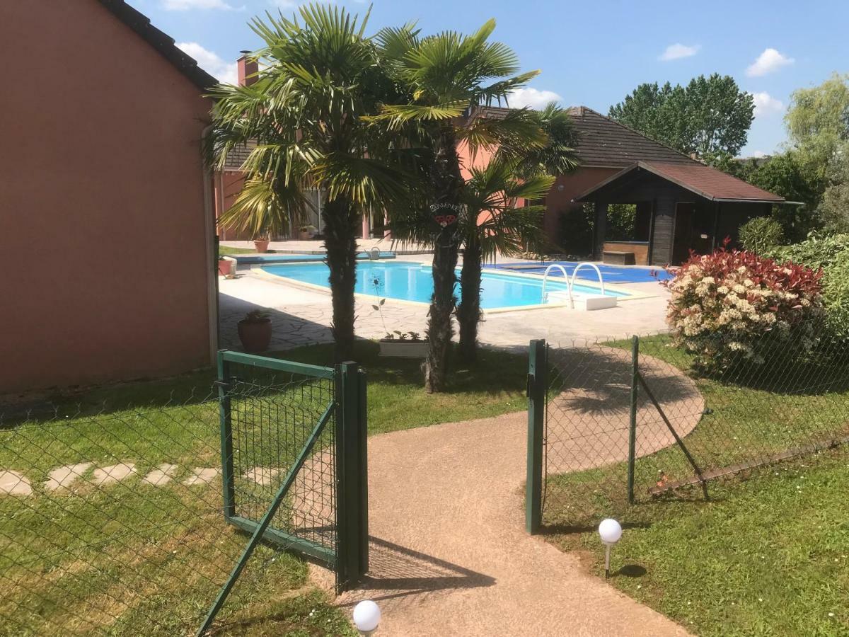 Chambres D'Hotes La Coloniale Varetz Exterior photo